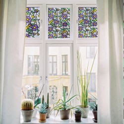Самозалепващо фолио ВИТРАЖ ПРИНТ ЛИЛАВИ ЦВЕТЯ БЯЛО