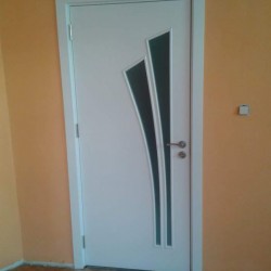 Интериорна врата Лилия - Бяла остъклена